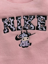 Load image into Gallery viewer, Cute cow sweatshirt
