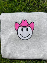 Load image into Gallery viewer, Howdy Sweatshirts,Cow girl sweatshirt, Cow Pattern Shirt, Western Sweatshirt , Cowboy Hat sweatshirts, embroidery
