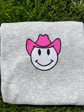 Load image into Gallery viewer, Howdy Sweatshirts,Cow girl sweatshirt, Cow Pattern Shirt, Western Sweatshirt , Cowboy Hat sweatshirts, embroidery
