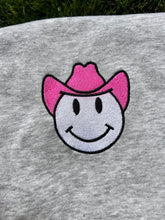 Load image into Gallery viewer, Howdy Sweatshirts,Cow girl sweatshirt, Cow Pattern Shirt, Western Sweatshirt , Cowboy Hat sweatshirts, embroidery
