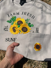 Load image into Gallery viewer, Sunflower sweatshirts🌻
