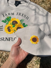 Load image into Gallery viewer, Sunflower sweatshirts🌻
